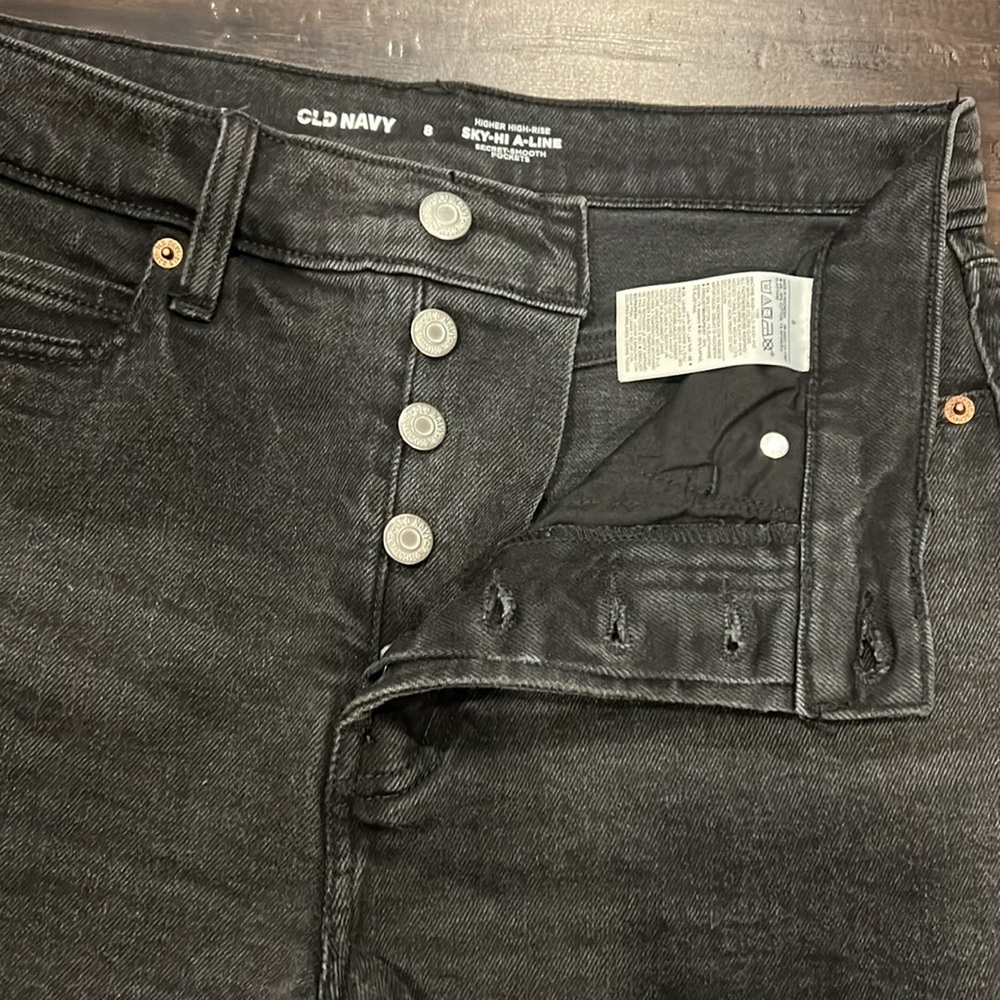 Old Navy Ski Hi A-Line Shorts - Picture 3 of 4